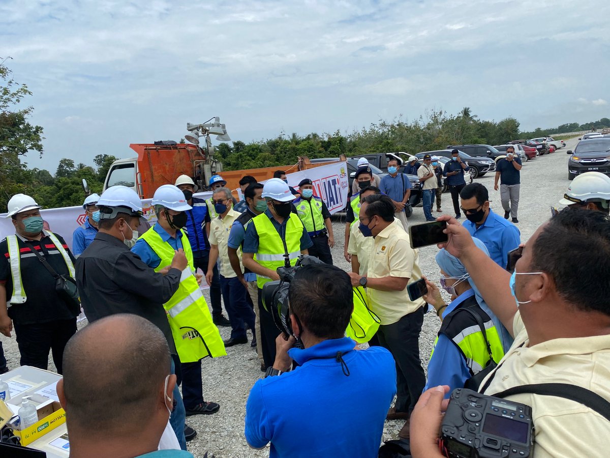 ECERJKR's tweet photo. Lawatan Kerja YB Menteri Kanan Kerja Raya ke Lebuhraya Kota Bharu ke Kuala Krai (KBKK)
@CawJalanJKR 
@JKRMalaysia 
@M_AminKasim 
@IrZulkefly https://t.co/jmJuZEEuGj
