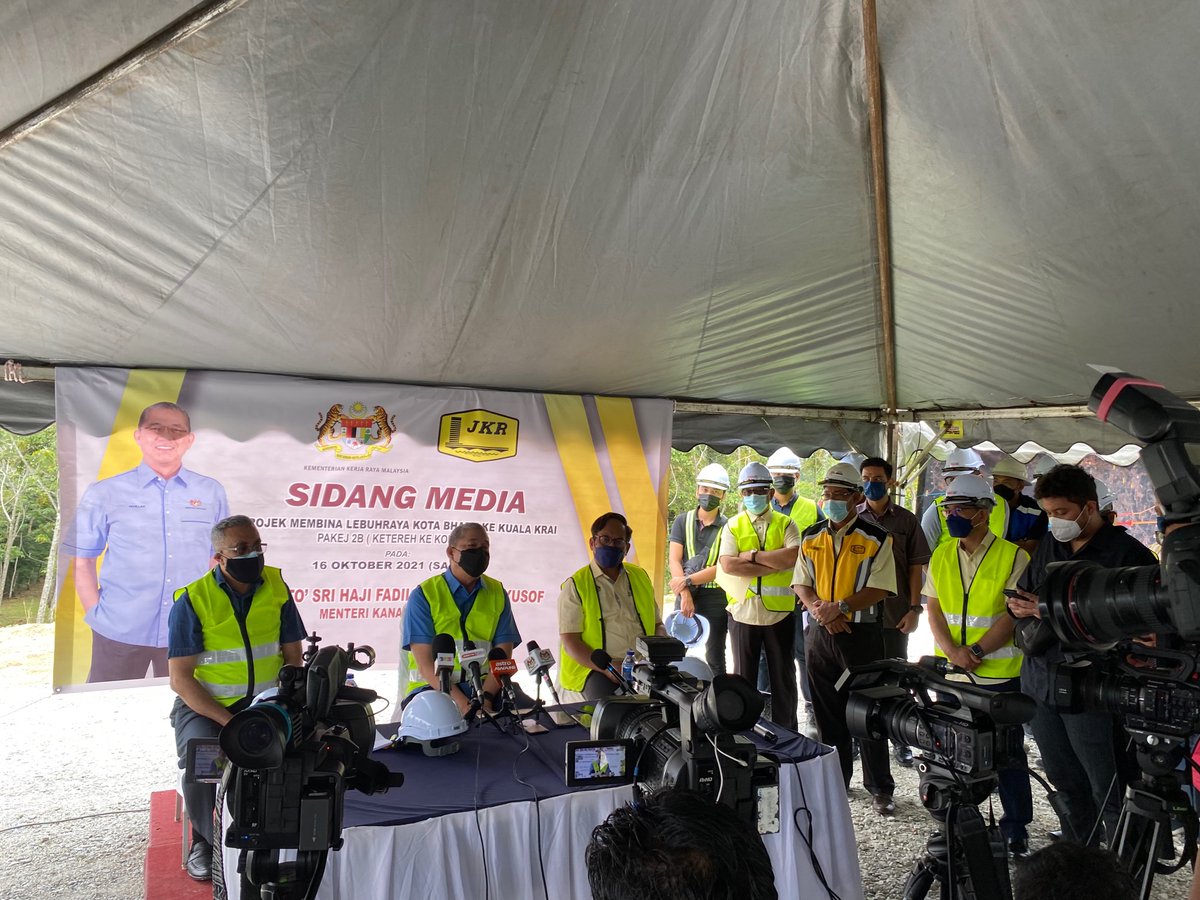 ECERJKR's tweet photo. Lawatan Kerja YB Menteri Kanan Kerja Raya ke Lebuhraya Kota Bharu ke Kuala Krai (KBKK)
@CawJalanJKR 
@JKRMalaysia 
@M_AminKasim 
@IrZulkefly https://t.co/jmJuZEEuGj