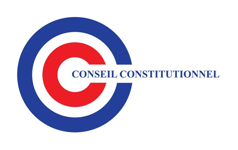 ⚠️ INEDIT ❗
1ère fois
Le <a href="/Conseil_constit/">Conseil constit</a>  identifie un "principe inhérent à l'identité constitutionnelle de la France"
(même en présence du droit UE) 
➡️ l'interdiction de déléguer l'exercice de la force publique à des personnes privées
C.const. 15 oct. 2021
2021-940 QPC