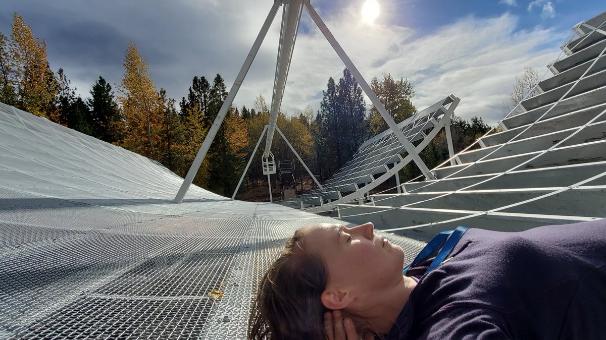 Catching some zzzs and some (long wavelength) rays on a beautiful #autumn day
.
#telescopes #astronomy #radioastronomy #radiowaves #chimeexperiment