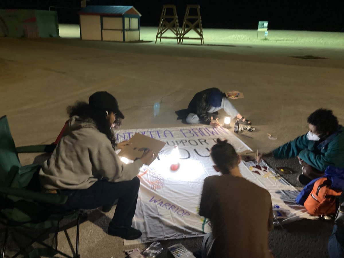 CAARPRNow's tweet photo. We are just out here at North Avenue Beach demanding #JusticeforNikkitaBrown and painting our messages of support to Nikkita #CopsToo https://t.co/g2nC3EkVp1