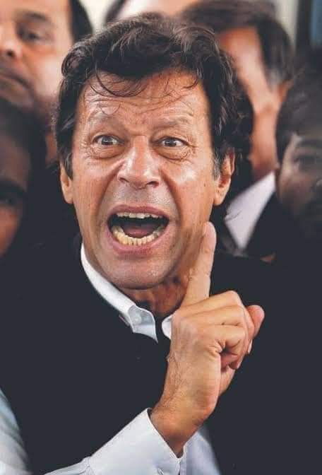 FaqirShiva's tweet image. تبديلي سرڪار عوام جو رت چوسڻ ۾ گذريل سڀني حڪومتن کان گوء کڻي وئي پاڪستان جي تاريخ ۾ مھنگائي بلند ترين سطح تي عمران خان ماڻهن سان ڪوڙا واعدا ڪري ووٽ ورتا اڄ ان بدلي ۾ سڄي عوام کي مھنگائي بک بدحالي بيروزگاري تحفي ۾ ڏي پيو  غريب ماڻهو خودڪشين بک ۽ بيروزگاري سبب مري ويندا
#GoImranGo