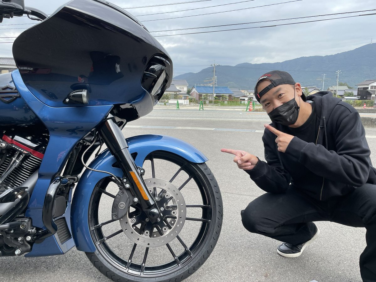 harley_yoshioka's tweet photo. アレンネスフロントフェンダー✨
KAMELEONさんのペイントも天下一品‼️大喜びのオーナー様😊#FLTRXSE #ハーレー ＃KAMEREON #アレンネス #フェンダー ＃山口県 ＃防府市 #カスタム ＃バイク https://t.co/xULpGvD6MK