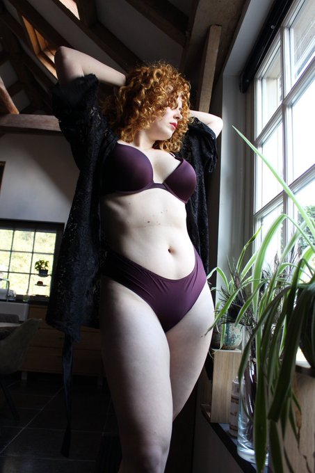 Have a nice weekend! #redhead #ginger #ruiva  #plussizegirl https://t.co/YVIYi3VSAo<a href="/tag/redhead"class="tags">#redhead</a><a href="/tag/ginger"class="tags">#ginger</a><a href="/tag/ruiva"class="tags">#ruiva</a><a href="/tag/plussizegirl"class="tags"><span>#plussizegirl</span></a>