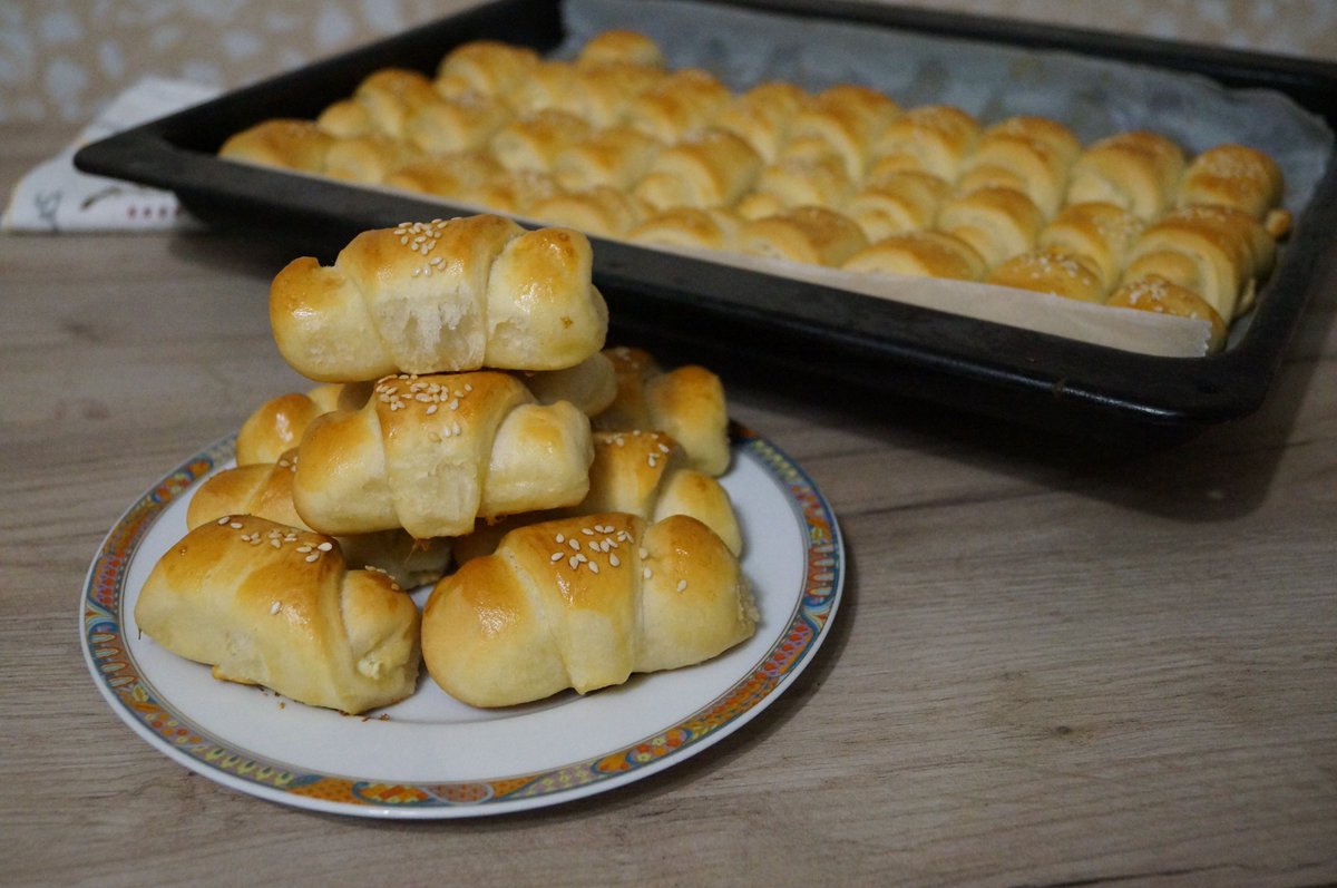 These cheese rolls are something special, soft and delicious, you can't make enough of them, see how to do it:
youtu.be/eGLv0FlJ4d0