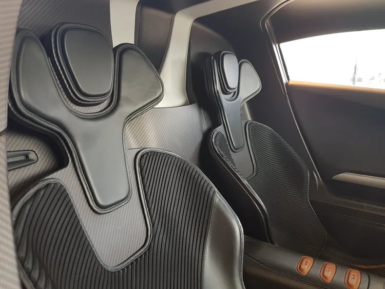 Here’s the actual #AstonMartin Valhalla from the new James Bond movie (quicks &amp; damage included) 😍😍 bit.ly/3jrQtl5