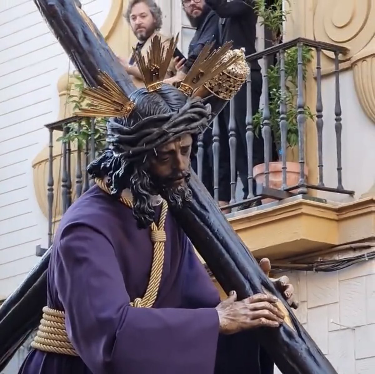 siempreTriana's tweet photo. La devoción de Sevilla. El que todo lo puede https://t.co/15lr4xuzn3