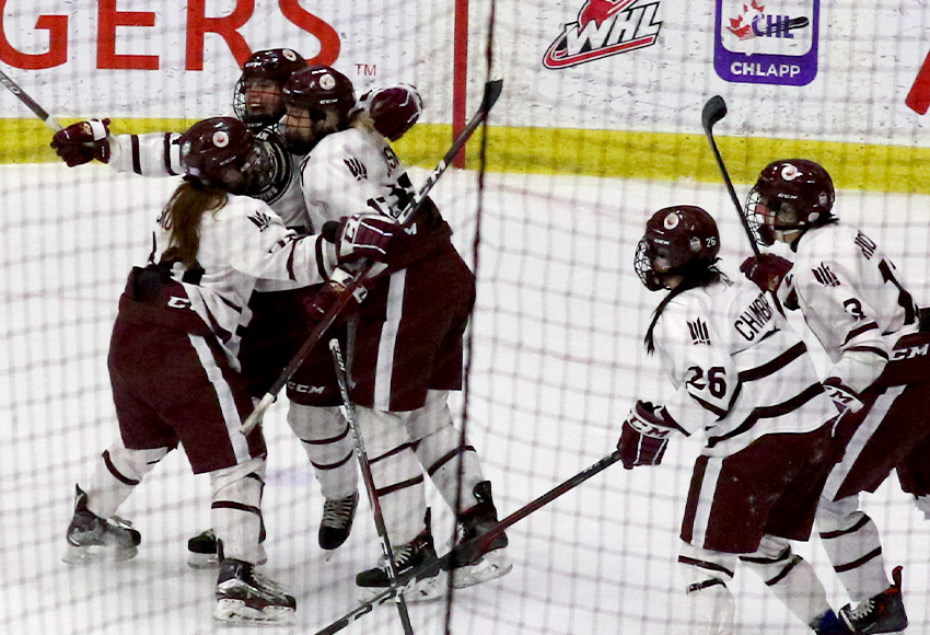 MacEwanGriffins's tweet photo. W🏒 | Despite a 2-1 loss to @ReginaCougars, nothing could spoil the party for @MacEwanHockey as they made their exciting &amp; long-awaited debut into the @CanadaWest @USPORTS_Hockey ranks.
#GriffNation
📷Cody Heath
RECAP➡️https://t.co/zd26a8isKs https://t.co/M7B39I4Ngr