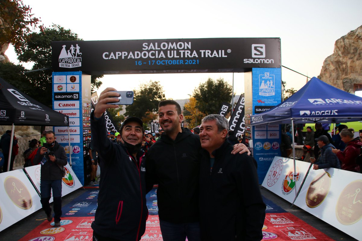 akturkbaskan's tweet photo. Günün ilk ışıkları #Ürgüp’ümüzü aydınlatırken, Salomon Kapadokya Ultra-Trail’e, yarışmacı sporcuların coşkulu ve yoğun katılımı ile start verdik.
119 ve 63 Km’lik parkurlarda yarışacak olan tüm sporculara başarılar diliyorum. 🏃🏻♂️🏃🏻♀️🏁
#masalkentÜrgüp🏃🏻♂️ #UltraTrail #MediumTrail https://t.co/kyqS3QR4iJ