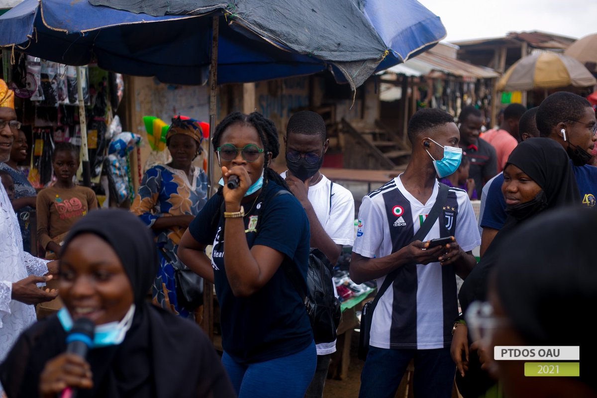 ptdosoau's tweet photo. The Women leader (Iyaloja) and Men leader (babaloja) in the market gave us a hearty reception, we had upbeat music and some of the market women joined us in dancing!
#PTDOS #MoveTogether #GlobalPT #PhysicalTherapy #ptdayofservice #impact #collaboration #inspire #movement https://t.co/lCuVHtivKu