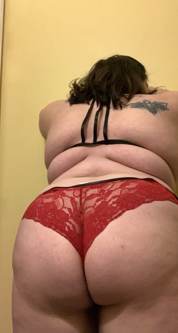There&rsquo;s a reason my name is Love lace 🥰 it just looks so perfect on me https://t.co/XuMYAD19WL