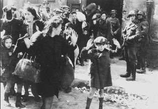 #16ottobre2021maipiufascismi il 16 ottobre 1943, al Portico D’Ottavia, nel ghetto di Roma, i Nazi-fascisti rastrellarono 1022 persone, tra cui 200 bambini. Tornarono in 16, nessun bambino. #ionondimentico 💐