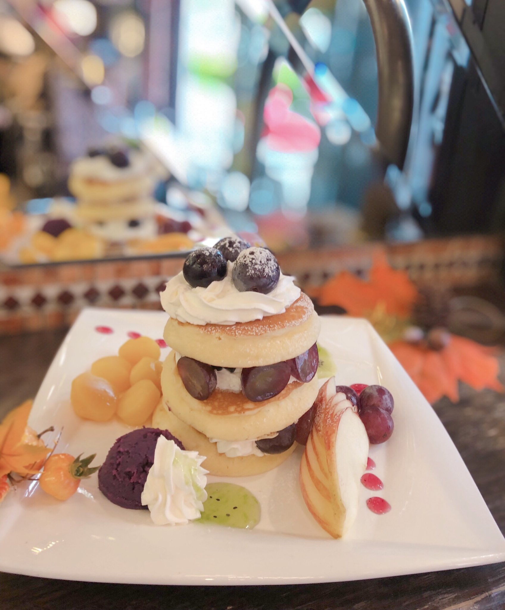 Procafe プロカフェ Pa Twitter 秋の深さも増し 気温の変動に悩まされる毎日です 皆様いかがお過ごしでしょうか 本日のおすすめスイーツ 巨峰 マロンのタワーパンケーキ 寒くなって栗も美味しくなりました 是非ご賞味くださいませ マロン パン