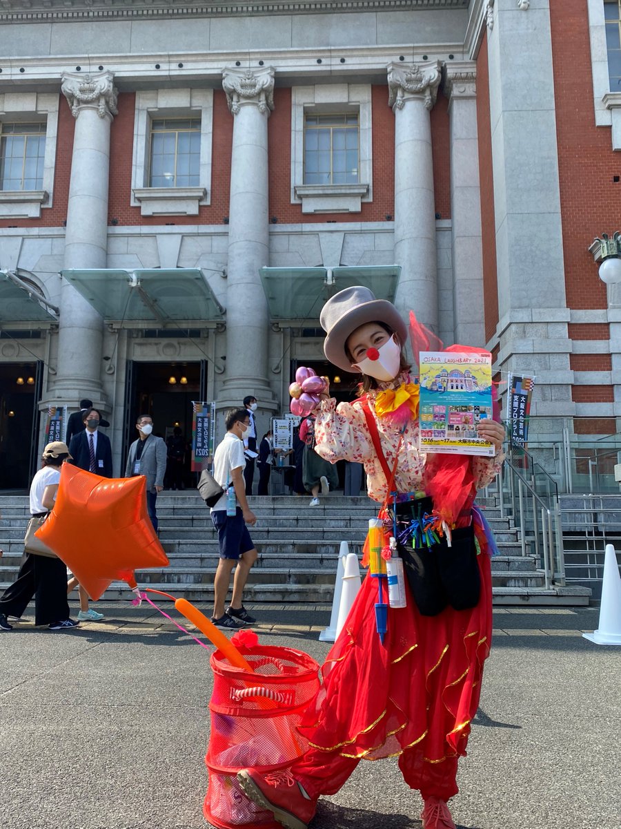 ジャンピングスティルト SKYRUNNER 大道芸 テーマパーク