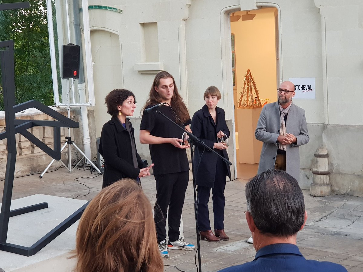 ISAGRAM49's tweet photo. 🐴Vernissage hier soir d'#ArtCheval, #Échappé(es), incontournable exposition au Centre d'art contemporain Bouvet-Ladubay. L'occasion de remettre leurs prix à Camille Bellot, Hélène Milakis & Damien Rouxel, 3 artistes en résidence !
🗓 du 16 oct. au 16 janv.
#VivreLaCulture https://t.co/g2mAbU5iKc