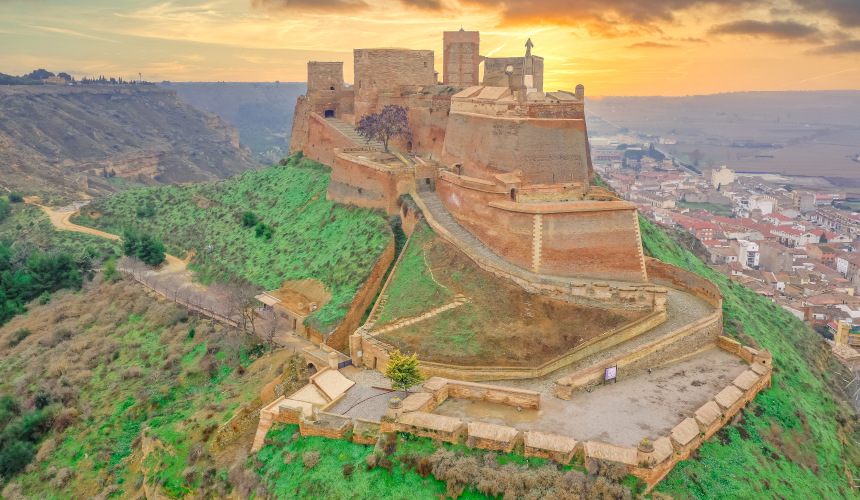 Monzón, Chiriveta, Alfambra, Castellote, Villel, Chalamera y Cantavieja. 🏰

Descubre la ruta de los castillos Templarios de Aragón con <a href="/go_aragon/">GoAragon</a> 

goaragon.es/de-ruta-por-lo…