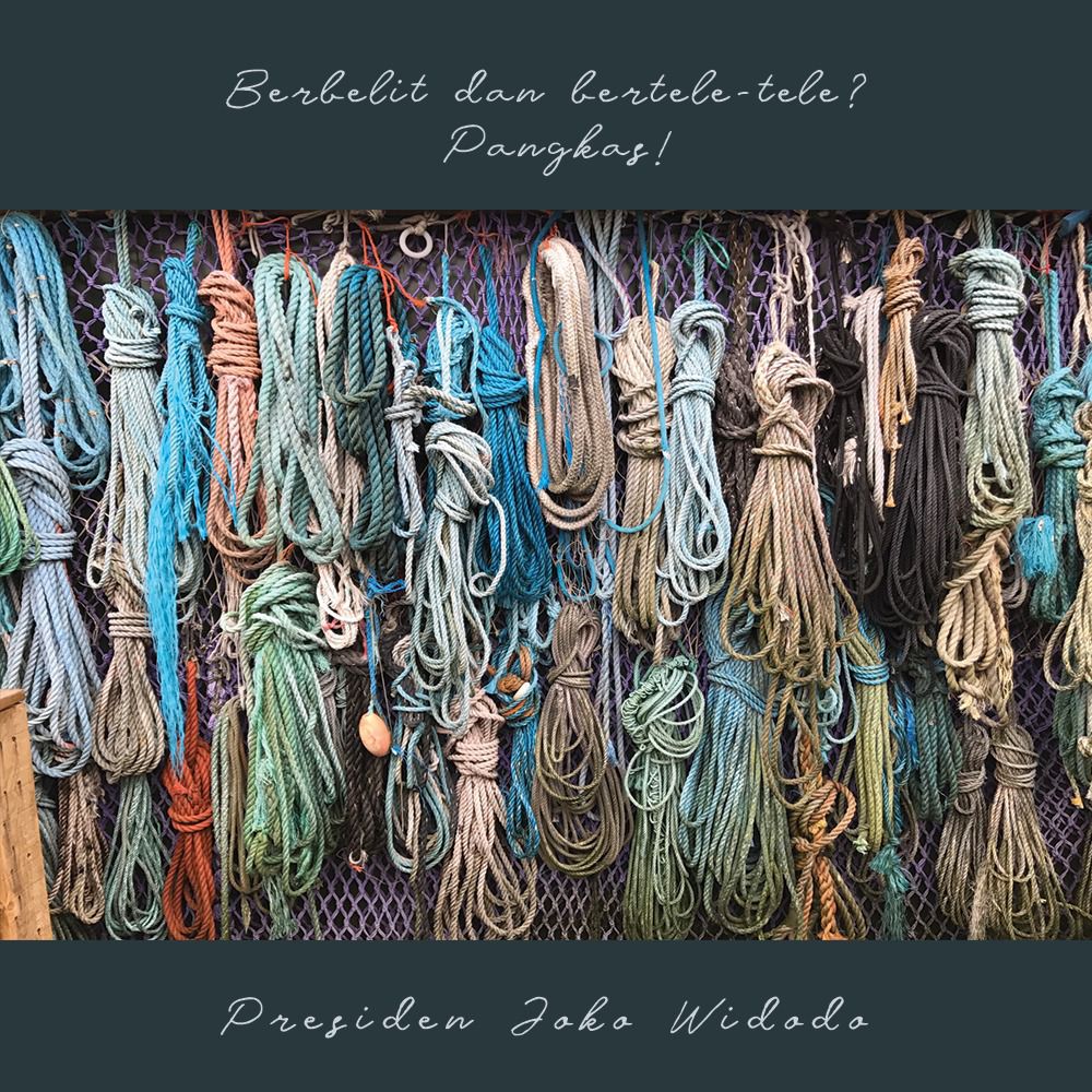 jokowi's tweet image. BUMN-BUMN di Indonesia sudah mulai melakukan penggabungan, konsolidasi maupun reorganisasi. Jika sebelumnya ada 108 perusahaan BUMN, sekarang 41. 

Selanjutnya adalah membangun profesionalisme pengelolaan BUMN, juga membangun sebuah kultur kerja yang lebih sederhana.