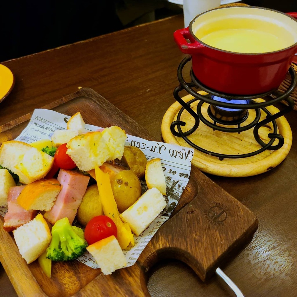show_goffy's tweet photo. チーズフォンドュが昼から食べられる場所行ってきた♪
#beehouse #渋谷 #グルメ #グルメ好きな人と繋がりたい https://t.co/DZAnzKwBUR https://t.co/aHl81zLq3u