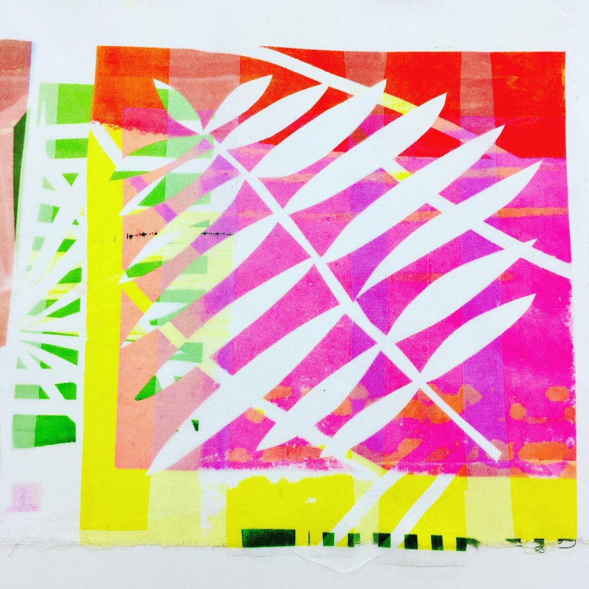 neildavison1969's tweet photo. More samples created yesterday combining heat transfer printing, cutting out shapes, collage and printing onto fusible interlining and cotton #heattransferprinting #print #pattern #collage #art #ArtistOnTwitter #thedailysketch https://t.co/lqRJbPFu5H