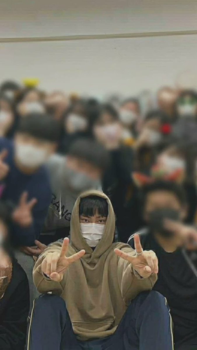 the original pics😭