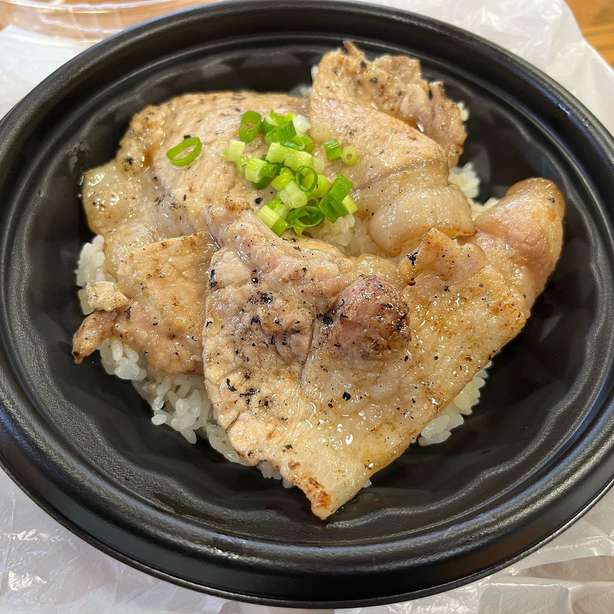 一老太 俺 On Twitter 神奈川県唯一の村 東京から1番近い村と謳う清川村へ シカの串焼き 清川ポークの豚丼など グルメも充実 天候悪いながら 宮ヶ瀬ダムには虹もかかっていて素敵だった 清川村 清川村グルメ 清川恵水ポーク 豚丼 クレープ ジビエ