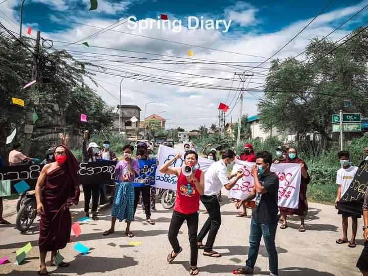 soeh07351's tweet photo. Joint protest against military dictatorship by Sangha Union strike, Cooperative University, Industrial Zone Strike and Students Union from Chan Aye Tarzan Tsp #NoFlyZoneInMyanmar  #WhatsHappeningInMyanmar #Oct16Coup https://t.co/M8iufjg7rK