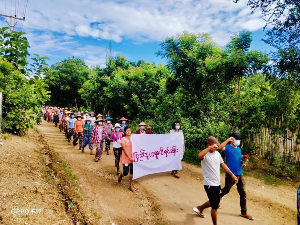 HsuChiKo1's tweet photo. Protest against military dictatorship by locals from Northern Salingyi &amp; Eastern Yinmarpin Township #NoFlyZoneInMyanmar #WhatsHappeningInMyanmar #Oct16Coup  https://t.co/bWbZxcndMi