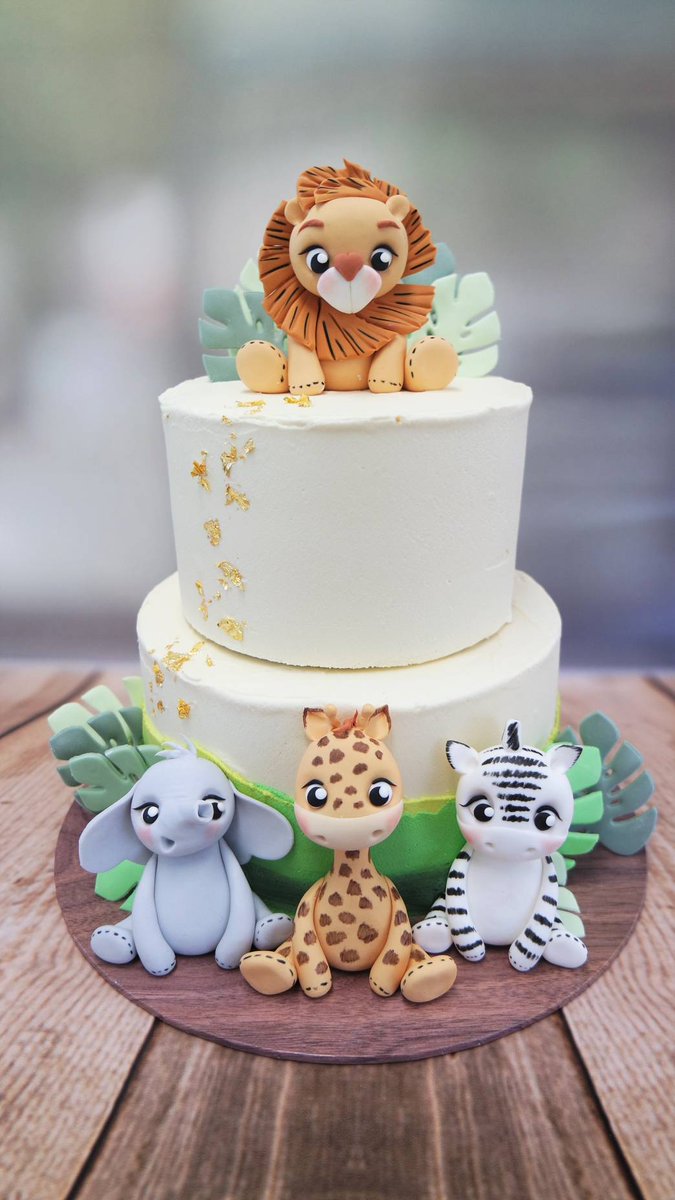 CraftyCakesSW's tweet photo. We loved making this jungle themed buttercream cake π₯°π₯°
#bespokecakeexeter #birthdaycake #birthdaycakeexeter #junglecake #buttercreamcake #bespokemodels #giraffe #zebra #elephant #lion #goldleaf #craftycakesexeter https://t.co/Ep75pp0Lq7