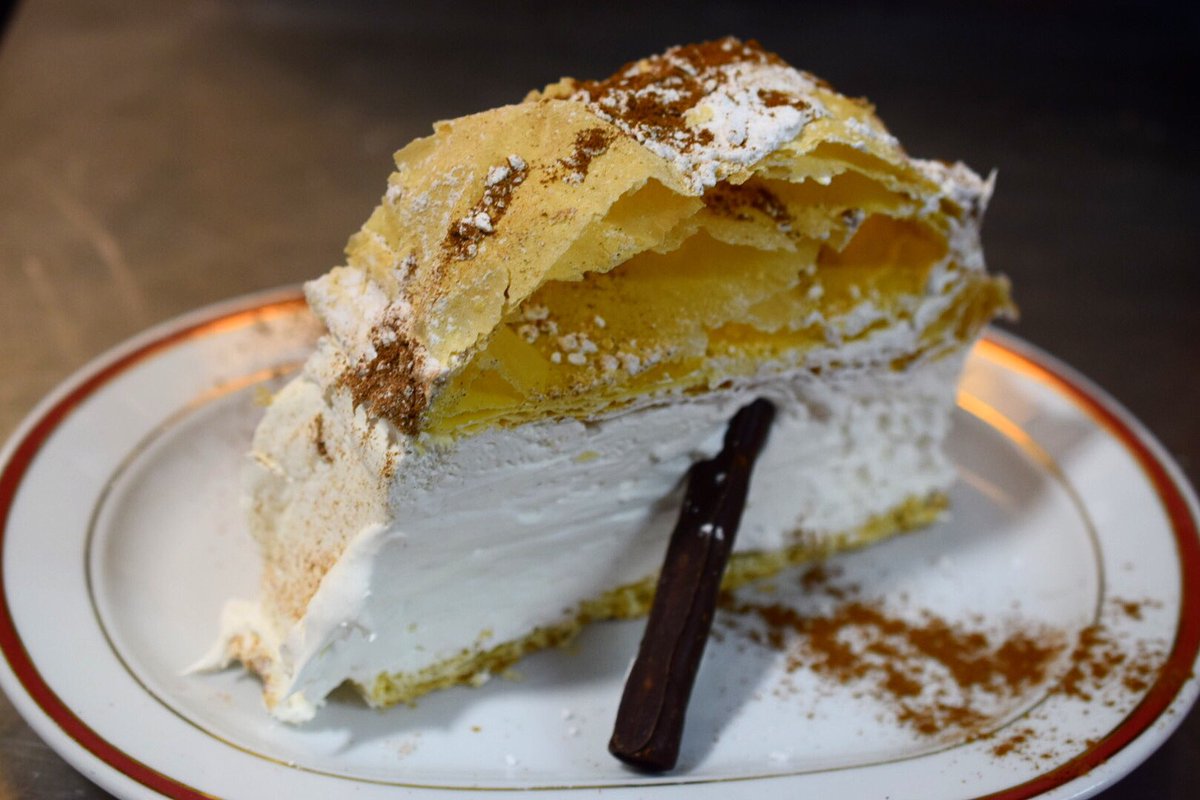 Un sábado más estamos preparados para vuestras visitas 🎉🙌

Recordad que desde hace un par de semanas, los jueves, viernes y sábados ya abrimos también en el turno de cenas ¡Os esperamos, llámanos y reserva vuestra mesa!

#LaMontanera
📍C/Juan Sebastián Elcano 16, Sevilla