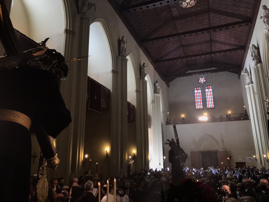 HdadGranPoder's tweet photo. “Nuestro Dios es tocado en su corazón por nuestro dolor, por nuestro clamor, y Él acude en nuestro auxilio y nos colma de salud.” 

Mas de 400 años después, el Señor recibiendo oraciones en el antiguo Convento del Valle.

#SantaMisión2021 https://t.co/VN3Bjr5wIz
