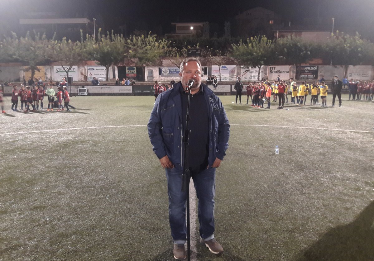 ajtarrega's tweet photo. ⚽ Hem assistit a la presentació de la nova temporada de l'Escola de Futbol @EFTarrega. El regidor d'Esports, Silveri Caro (@Silveri_11), ha destacat durant l'acte l'excel·lent tasca de l'entitat per promoure els valors de l'esport entre el jovent. Bona feina i endavant! #Tàrrega https://t.co/Pq5P2EWemu