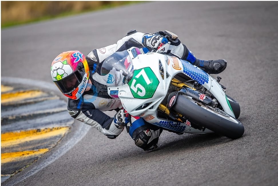 PatchRacing's tweet image. best of luck this weekend to @rsracing57 as he bids to win the @thundersportgb Supertwins Championship at @CadwellPark

#PatchRacing #rsracing57 #ContiMoto #twsuspension #continentaltyres #pressform #invicta #held #opieoils #thundersportgb #kerryrawsonphotography
