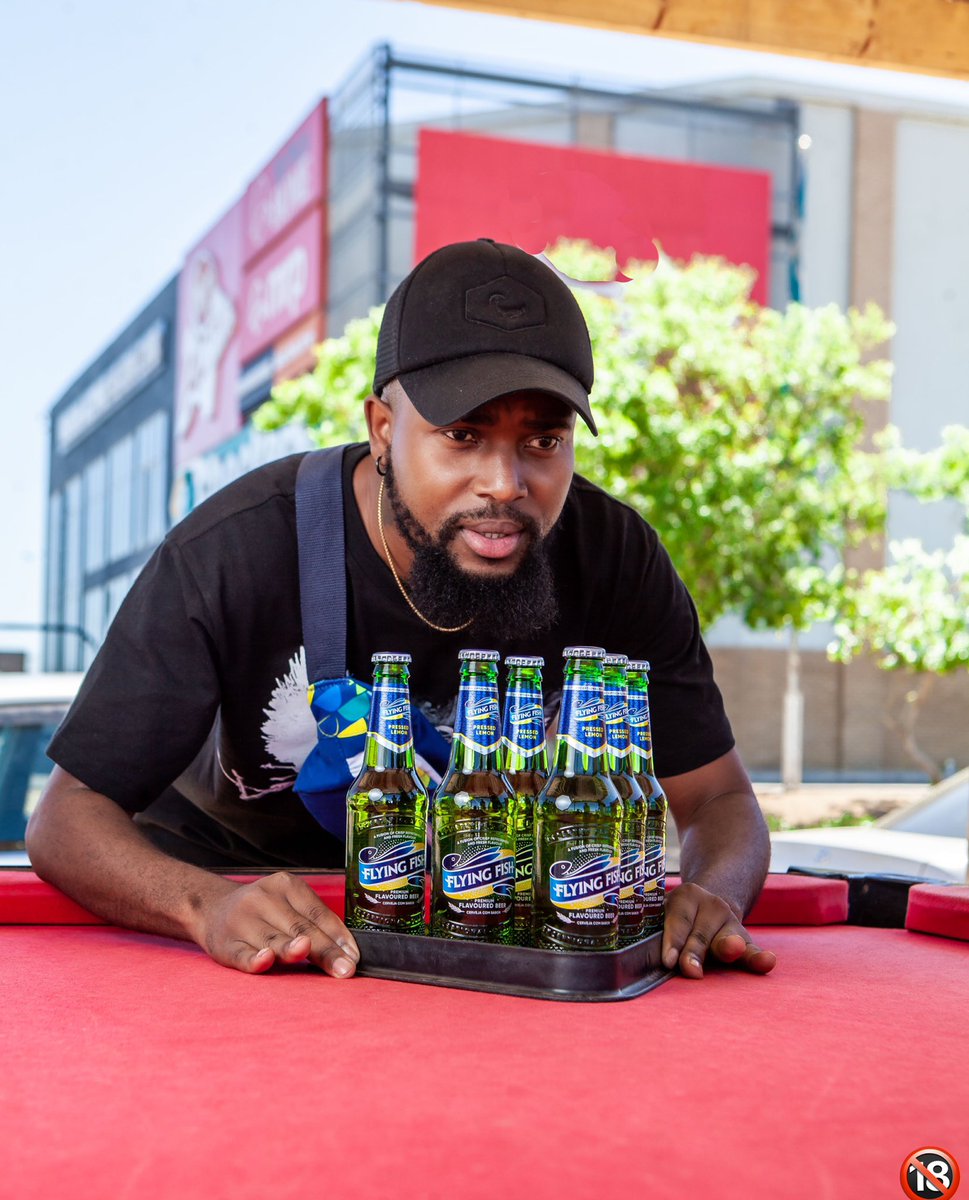 JoziStraight_Dj's tweet photo. so guys whatโs the vibe , whatโs the levol? dintshang? LOOK. this is the new norm, head over to @flyingfishbw instagram , save the one brow filter & letโs set a trend๐ ๐
#WhatTheFlyingFish
#FlowWithIt
#AddSomeFlavor๐๐
#PaidPartnership
๐ธ @Kagiso_Neutral
๐ @FlyingFishSA https://t.co/t2Cv9ZT2vW