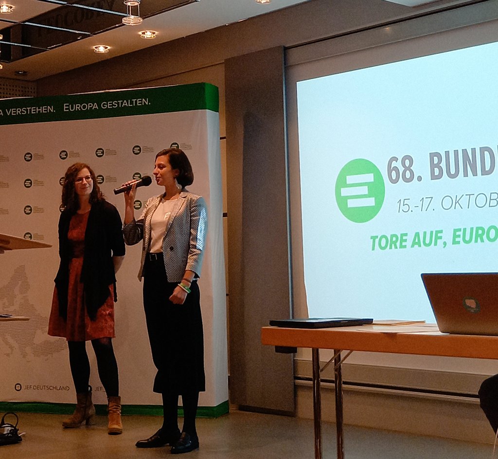 Los geht der 68. Bundeskongress der <a href="/JEF_de/">@jef-deutschland.bsky.social</a> mit unserer Doppelspitze <a href="/geclaired/">Clara Föller 🇪🇺</a> &amp; @emmicharenton im schönen #Wittenberg mit viel #jefspirit