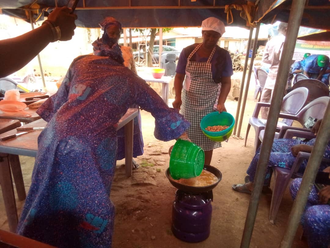 TrackaNG's tweet photo. More pictures of the N150m training and empowerment of young farmers on cassava value chain processing and off-takers in 3 federal constituencies in Osun Central  Senatorial District Osun State. https://t.co/df2S75a9Uy