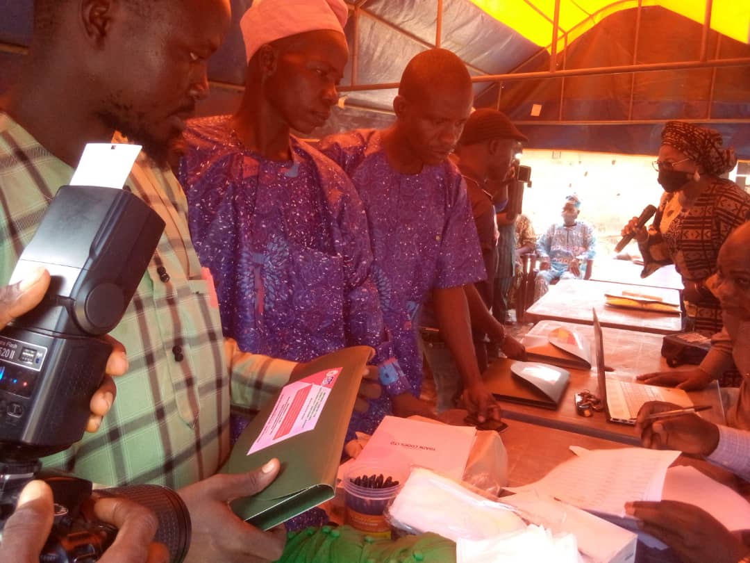 TrackaNG's tweet photo. More pictures of the N150m training and empowerment of young farmers on cassava value chain processing and off-takers in 3 federal constituencies in Osun Central  Senatorial District Osun State. https://t.co/df2S75a9Uy