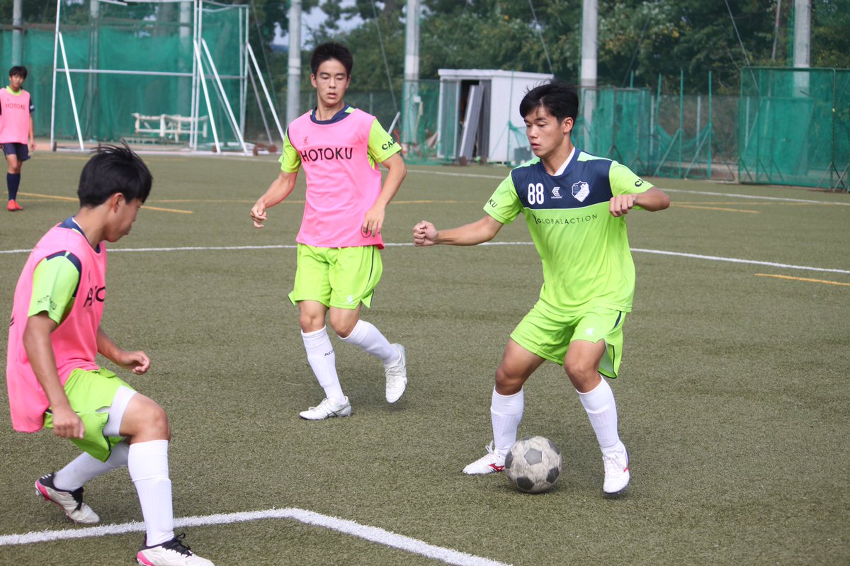 hotokufc1951's tweet photo. 2021.10.16（土）サテライトチームトレーニング

Cチームトレーニング💪

#HOTOKUFC #報徳学園サッカー部 #超戦 https://t.co/miAJiP3yyO