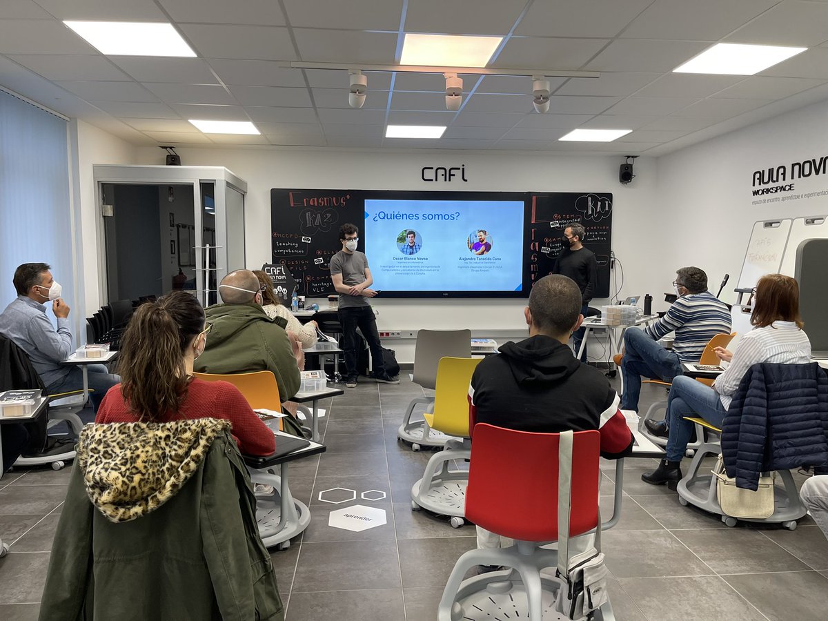 Iniciamos o mergullo nas comunicacións #LoRa con <a href="/TCRobotics/">Alex TC</a> e <a href="/dev_4m1g0/">dev.4m1g0</a> neste sábado de outubro #CAFI_AulaNova