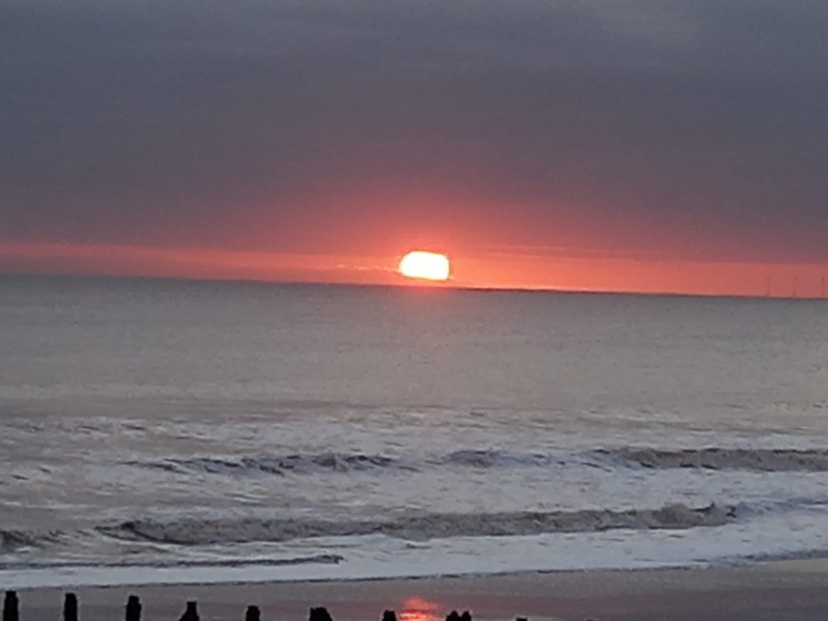 GOOD MORNING SEASIDE SATURDAY SEASIDE FM SUNRISE - by Andrea @saywhatpal #withernsea @seaside1053 RT