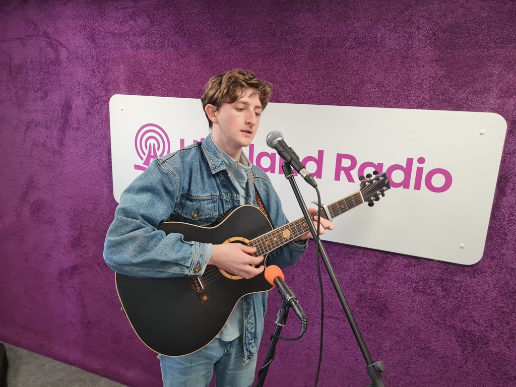 highlandradio's tweet photo. The voting lines are open . To vote for George Houston @GeorgeHouston_ click on link below. #irishmusicmonth #Hotpress #raap #XLRetail #IBI #BAI #voiceofdonegal #MCD #IMRO https://t.co/ZwOTPWlebE https://t.co/K4uvqttmso