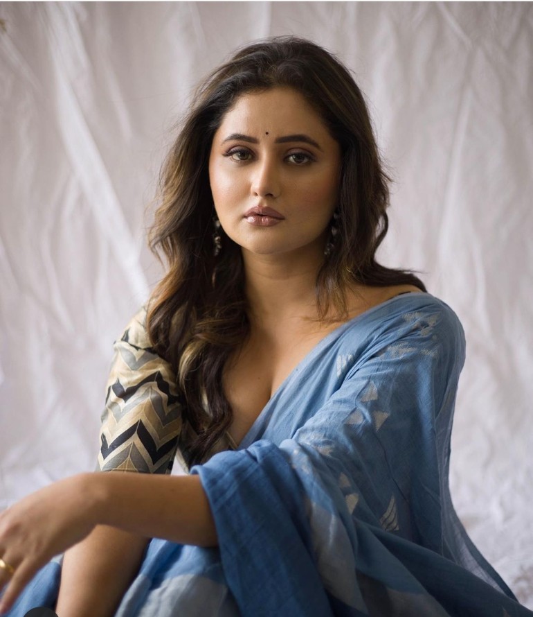 FBzhT37UYAgL8rh?format=jpg&name=900x900