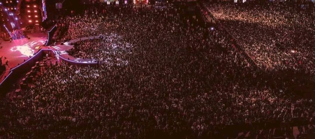 MostafAhmed1911's tweet photo. وزارةالاوقاف تعرف حاجة عن الحفلات دي طيب 
طب تعرف ان دول كلهم بني ادمين محشورين جمب بعض ومحدش لابس كمامة والناس مبسوطه وكل الدنيا حفلات 
ايه مش ناويين طيب تاخدو اي قرار بفتح دورات المياه هل دي المشكله يعني الي هتجيب للناس كورونا 
وزارة الصحه عايشة معانا في الواقع طيب وشايفه https://t.co/e15zNbLkTF