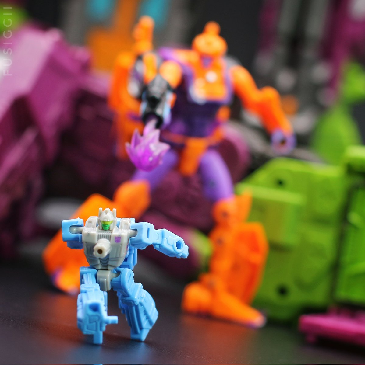fusiggi's tweet photo. Lancer vs Blast-off! #transformers #toyphotography #warforcybertron #transformerswfc #idwtransformers #combaticons #hasbro #takaratomytoys #transformersselects #combinerwars https://t.co/jmkJrdjicl