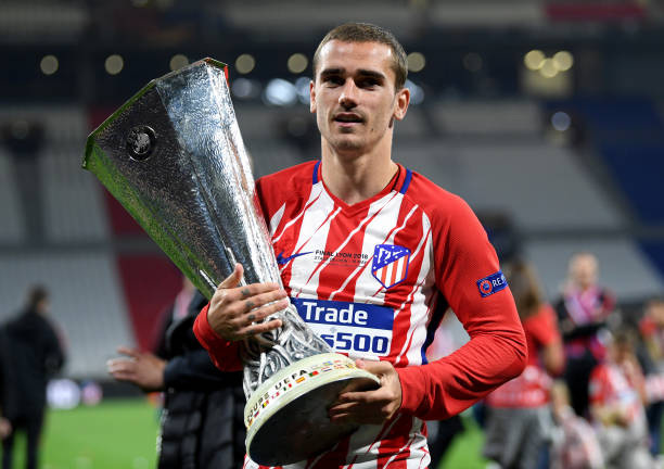 AtletiFrancia's tweet photo. Il n'y avait pas autant d'engoument en France pour le Ballon d'Or d'Antoine Griezmann en 2018.

Et pourtant Griezmann 2018 le méritait bien plus que Benzema 2021... https://t.co/jw7u7L3MYA