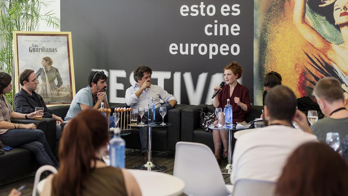 festivalsevilla's tweet photo. 📢 ¡Buscamos 10 jóvenes #periodistas! Si te apasionan el cine y la cultura, inscríbete en el laboratorio organizado por #MIOB y ven al #SEFF2021.
✈ ️Gastos de viaje, alojamiento y acreditación cubiertos gracias a @europe_creative.
📅 Hasta el 25/10: https://t.co/E47fMxp3ZZ https://t.co/0LmFVzPC2o