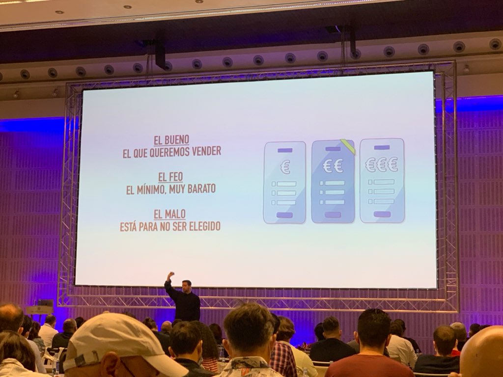 #EMO2021 <a href="/joanboluda/">Joan Boluda</a> explicando niveles de precios. “El bueno, el feo, y el malo”, Sergio Leone inspirando a los fans de los membership sites.