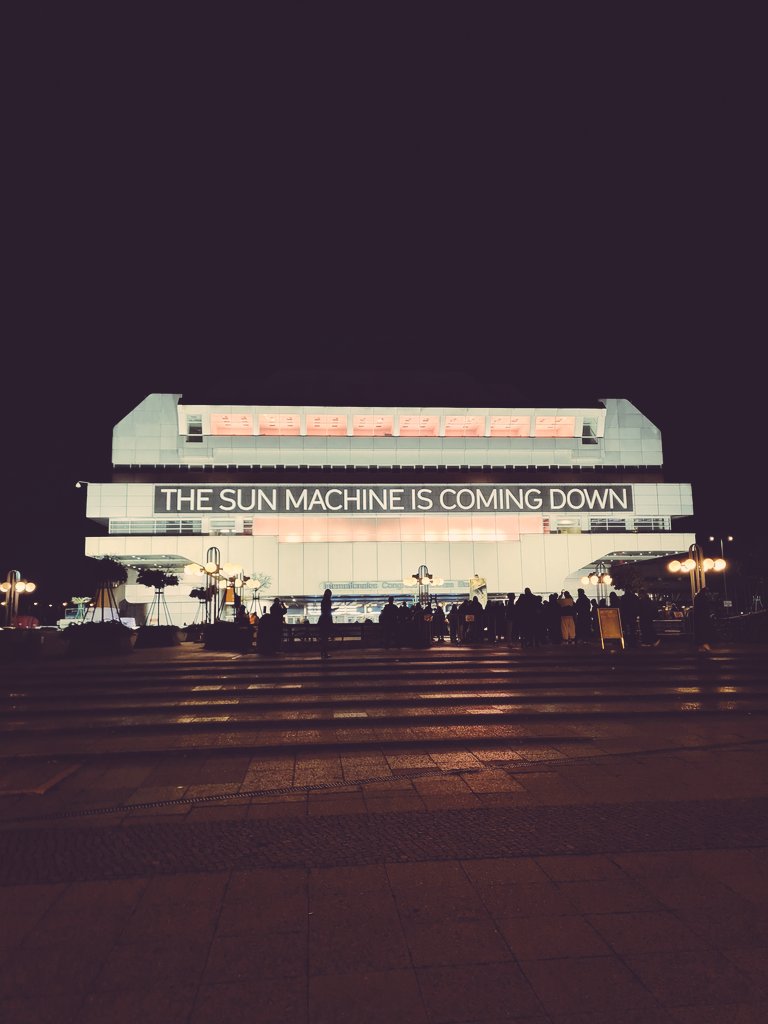 DoBath's tweet photo. Anschauempfehlung: #thesunmachine ist sehenswert nicht nur wegen der neuen Kunst, sondern vor allem wegen des alten, aber feinen ICC #BerlinerFestspiele @blnfestspiele https://t.co/D3K656Zma9