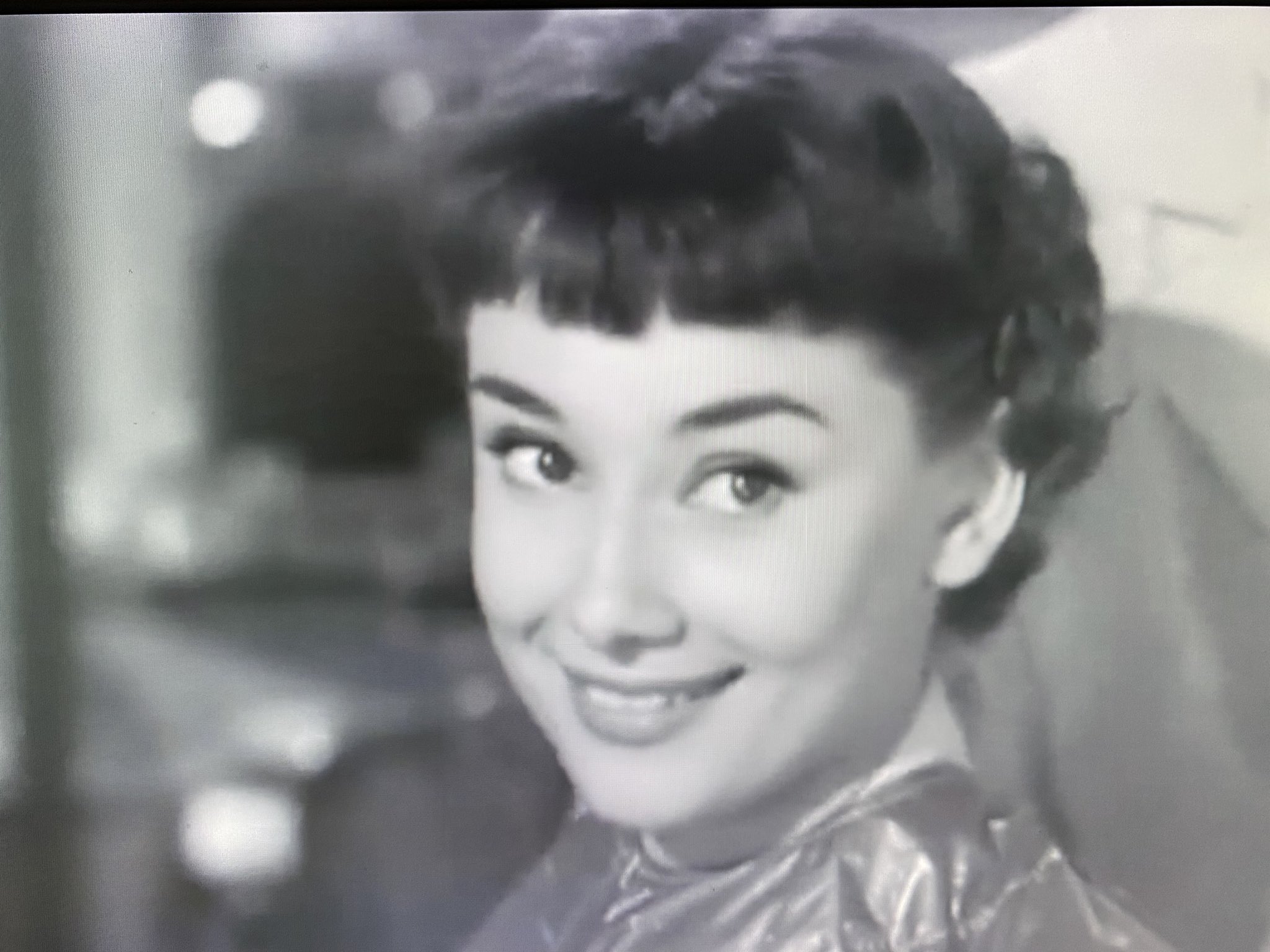 Shinoblox 映画 怪しい彼女 での多部ちゃんの髪型はご存知 ローマの休日 のオードリーを真似たもの どちらも最高だ 多部未華子 オードリーヘプバーン 怪しい彼女 T Co Ywlqxwwnv0 Twitter