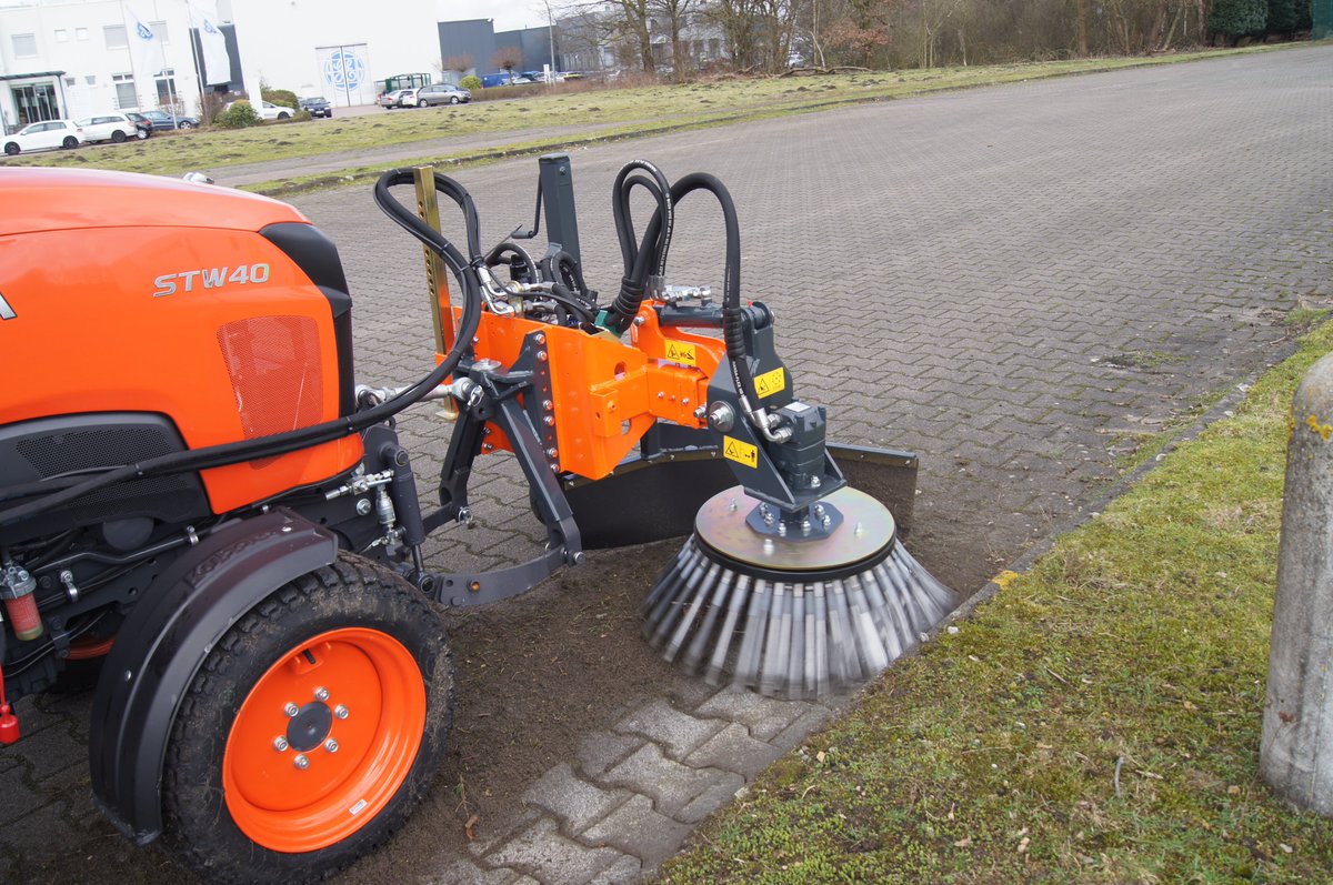 stephenmel70's tweet photo. Environmentally friendly and thorough weed control🌱

The new hydraulically driven weed brush for wheel loaders, tractors, small communal vehicles &amp; excavators allows you to remove any kind of weed effortlessly and without chemicals.

Introducing the Sweep Weed Brush 🧹 https://t.co/XcV1geJnVX