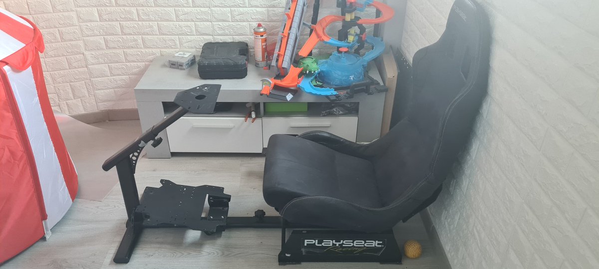 Bueno pues toca der solidario con la comunidad . SE DONA PLAYSEAT  a persona que en verdad tenga nesecidad de él .( envío a cargo del interesado y tendrá que demostrar por foto que en verdad juega en pésimas condiciones) <a href="/Stradi81/">Stradi</a> <a href="/keny500/">Christian Ortega</a> <a href="/saxogaming/">SAXO🚗⎠⎠</a>  <a href="/borja_zazo/">Borja Zazo</a> <a href="/Heikki360/">Xabier Sánchez</a>